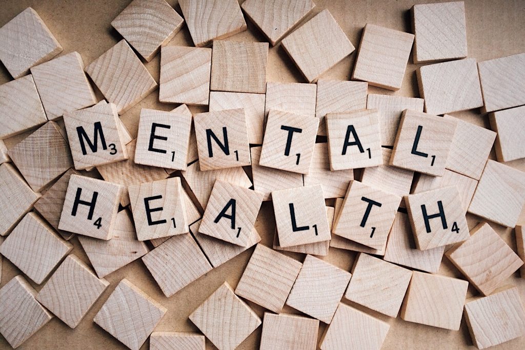 Letras de 'Salud Mental' como en el juego de Scrabble