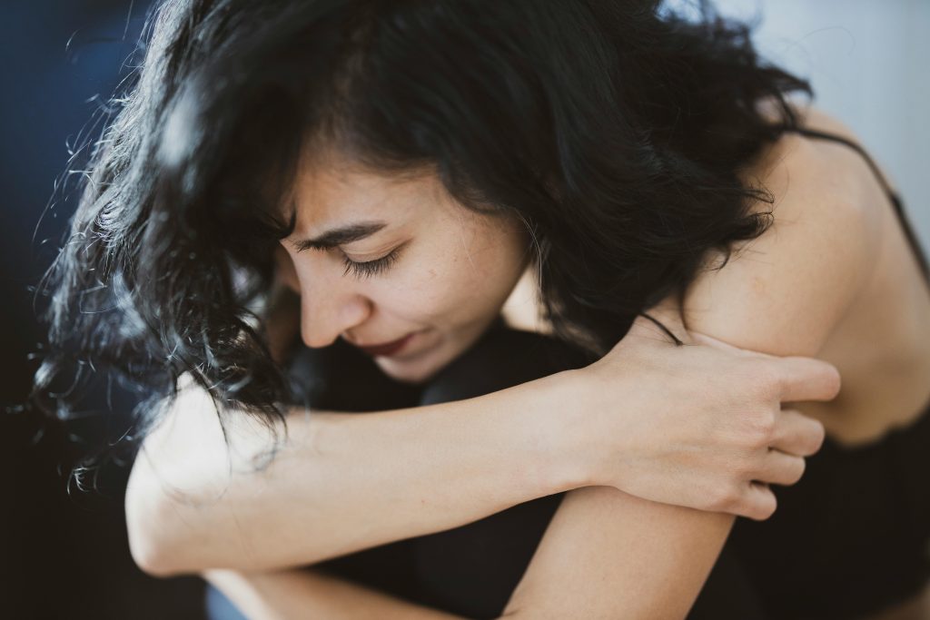 mujer llorando aborto perdida duelo